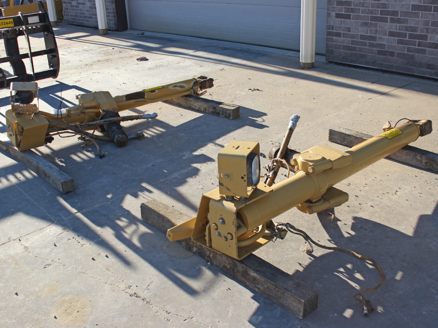 A02459 Cat D9T Lift Cylinder Set J.J. Scheckel